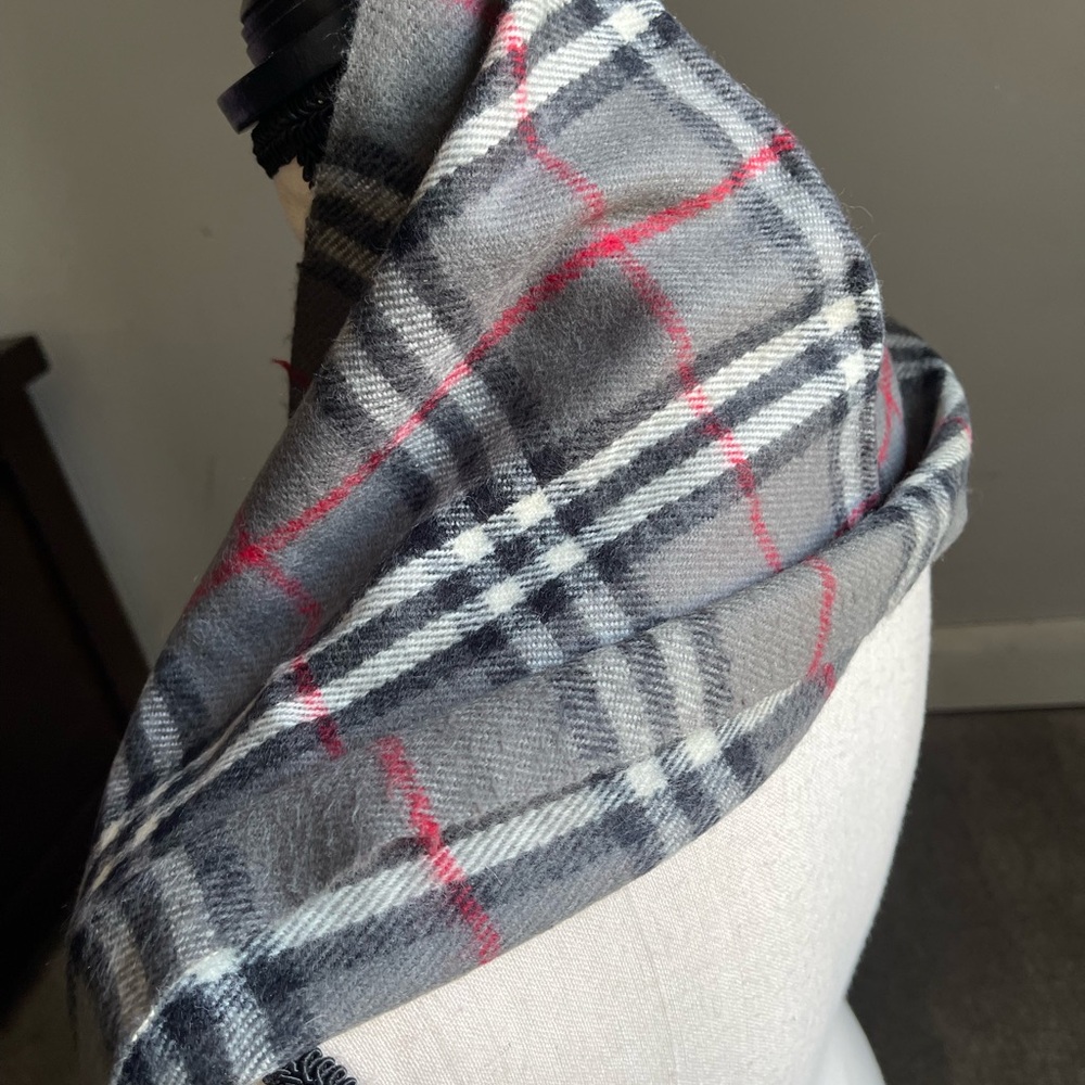 Authentic Burberrys vintage nova check grey scarf (WN13) - Picture 5 of 6